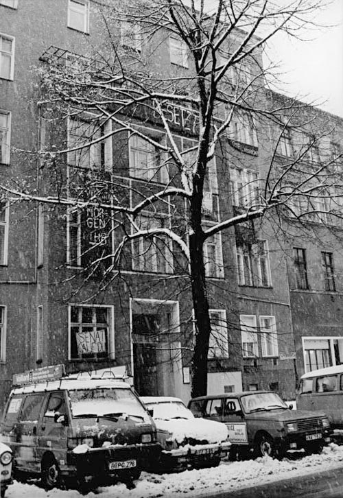 Das Haus Kollwitzstraße 52 in Berlin Prenzlauer Berg im Jahr 1990